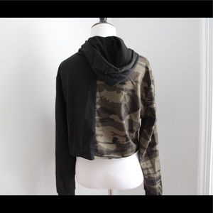 Half and half camouflage cropped sweatshirt